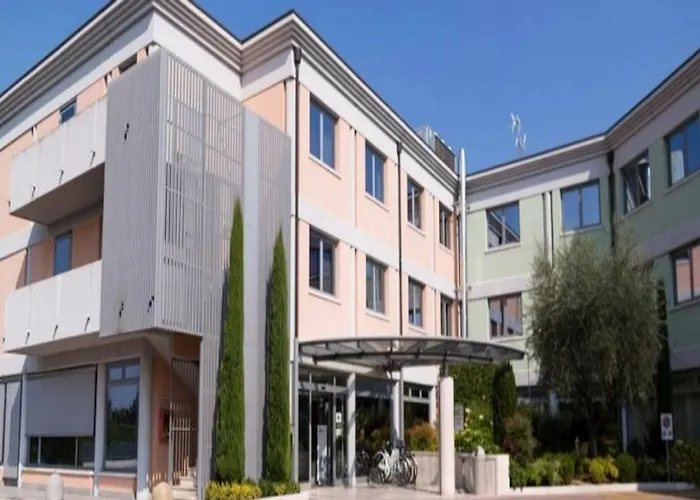 Montemezzi 4* فيغاسيو