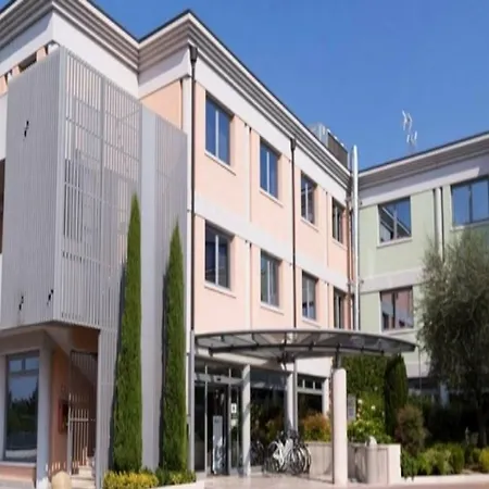 蒙特梅兹酒店 4* 维加西奥